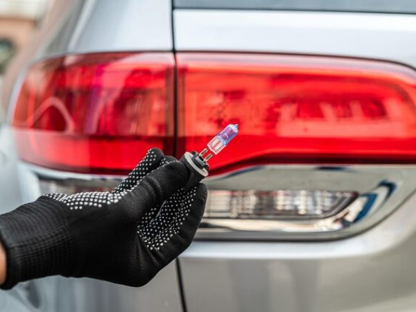 closeup-repair-car-light-bulbs